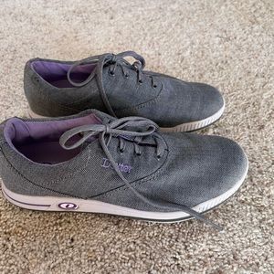 Dexter Kerrie Bowling Shoes Grey Size 7. Good condition. Only wore 5-7 times.